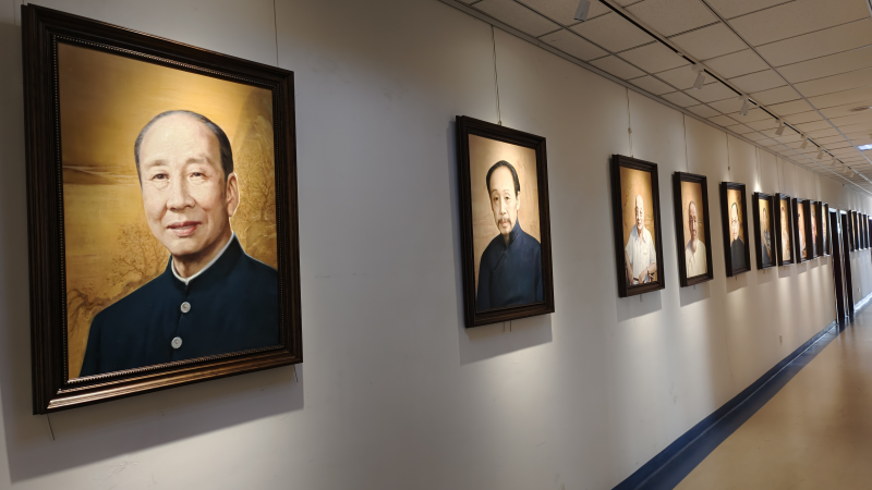 传播中医药文化 中医人物肖像油画像在京展出